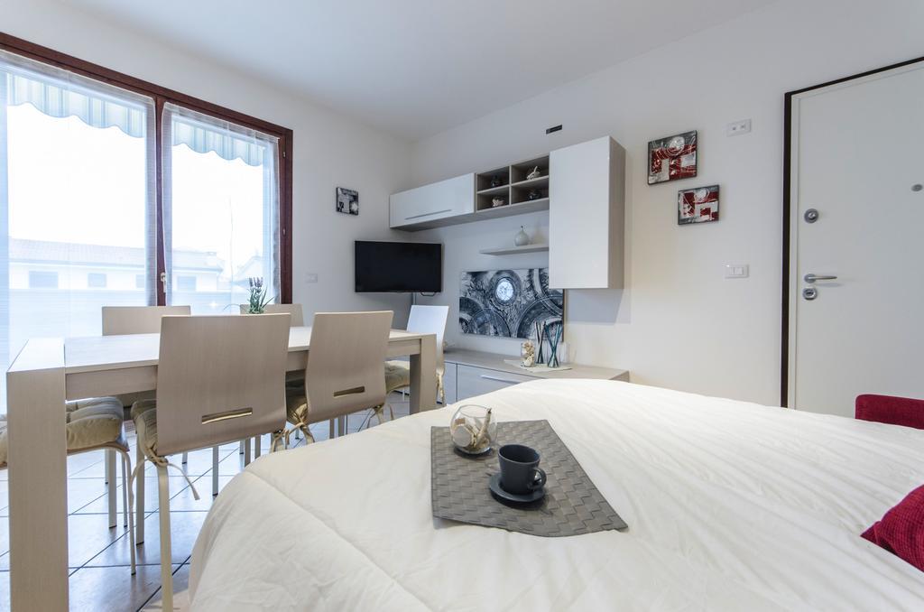 Villaggio Dei Fiori Con Piscina E Posto Incluso