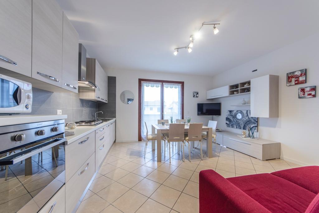 Apartment Villaggio Dei Fiori Con Piscina E Posto Incluso Caorle
